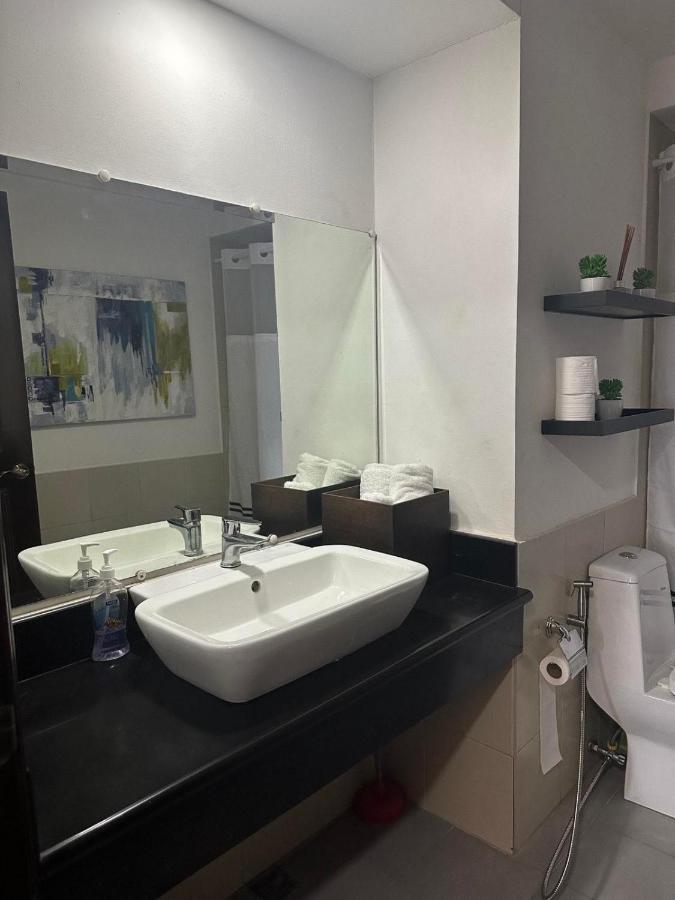 Suites De Marina Manila With Netflix Esterno foto