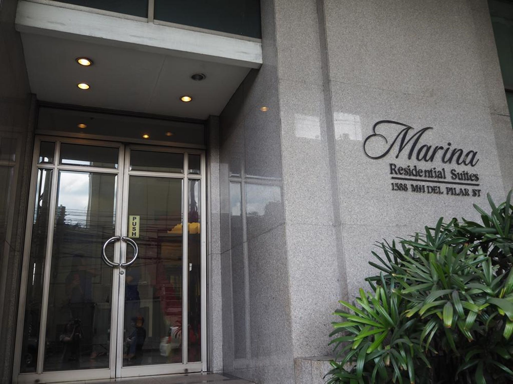 Suites De Marina Manila With Netflix Esterno foto